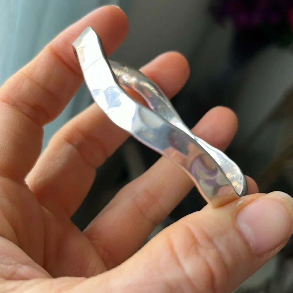 925 Sterling silver hammered wave bangle bracelet with clip hinge
